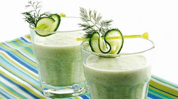Коктейль из кефира, огурца и зелени