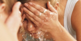 Умывание холодной водой Умывание холодной водой